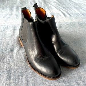 Barely Worn Leather Wolverine Black Chelsea Boots sz8